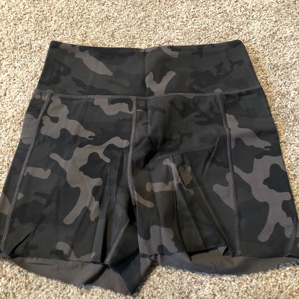 Zyia camo shorts
